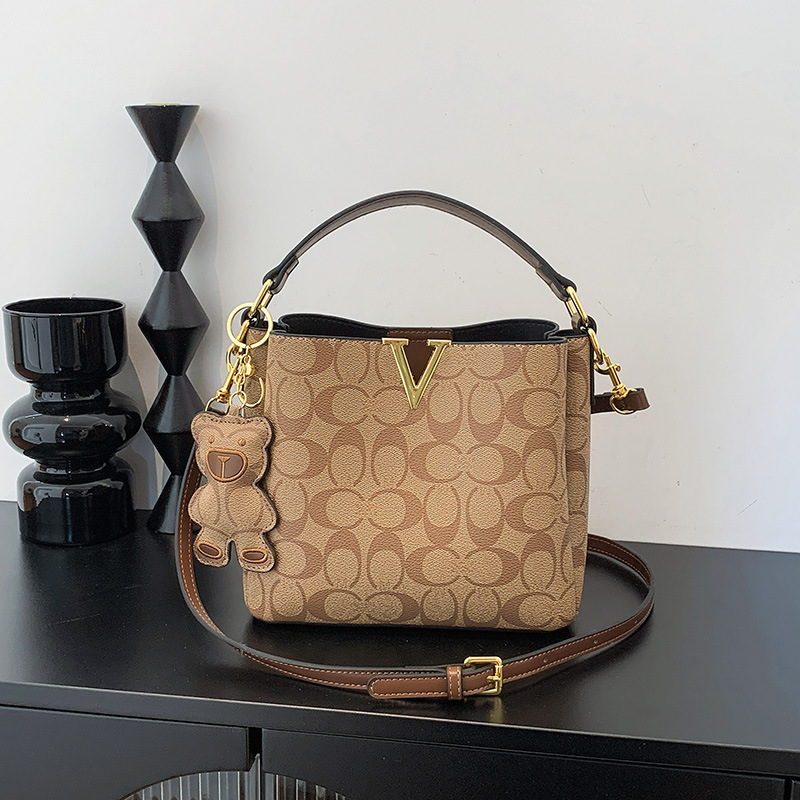 Torebka typu bucket w stylu vi – Handbags recenzja i cena