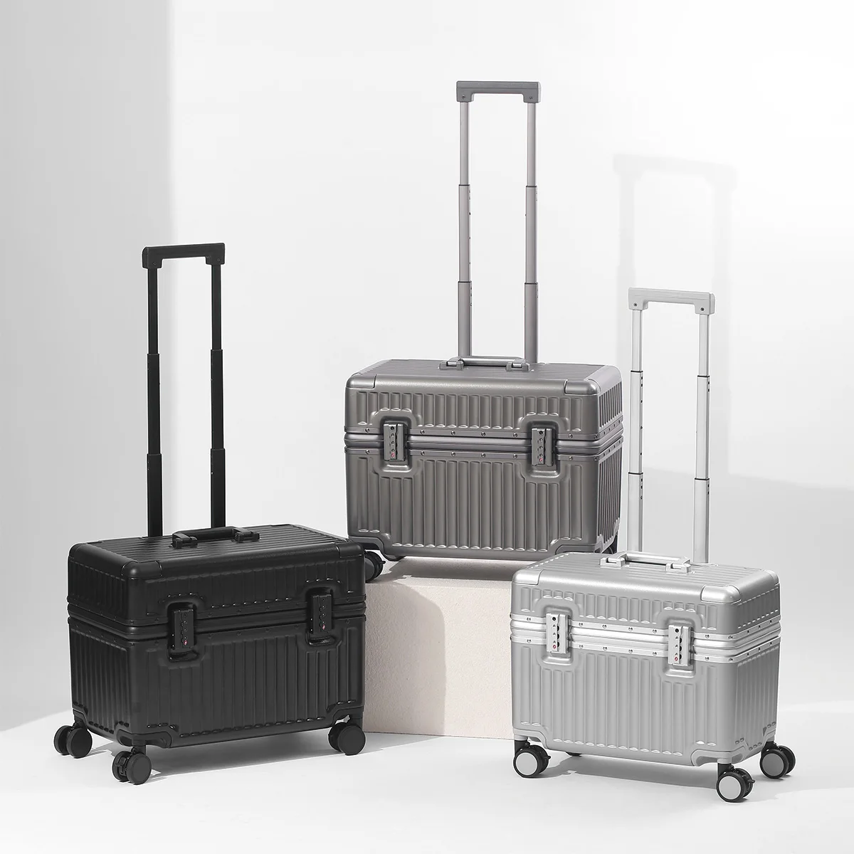 Walizka z aluminiową ramą, 18  – Aluminum Frame Carry On Luggage recenzja i cena